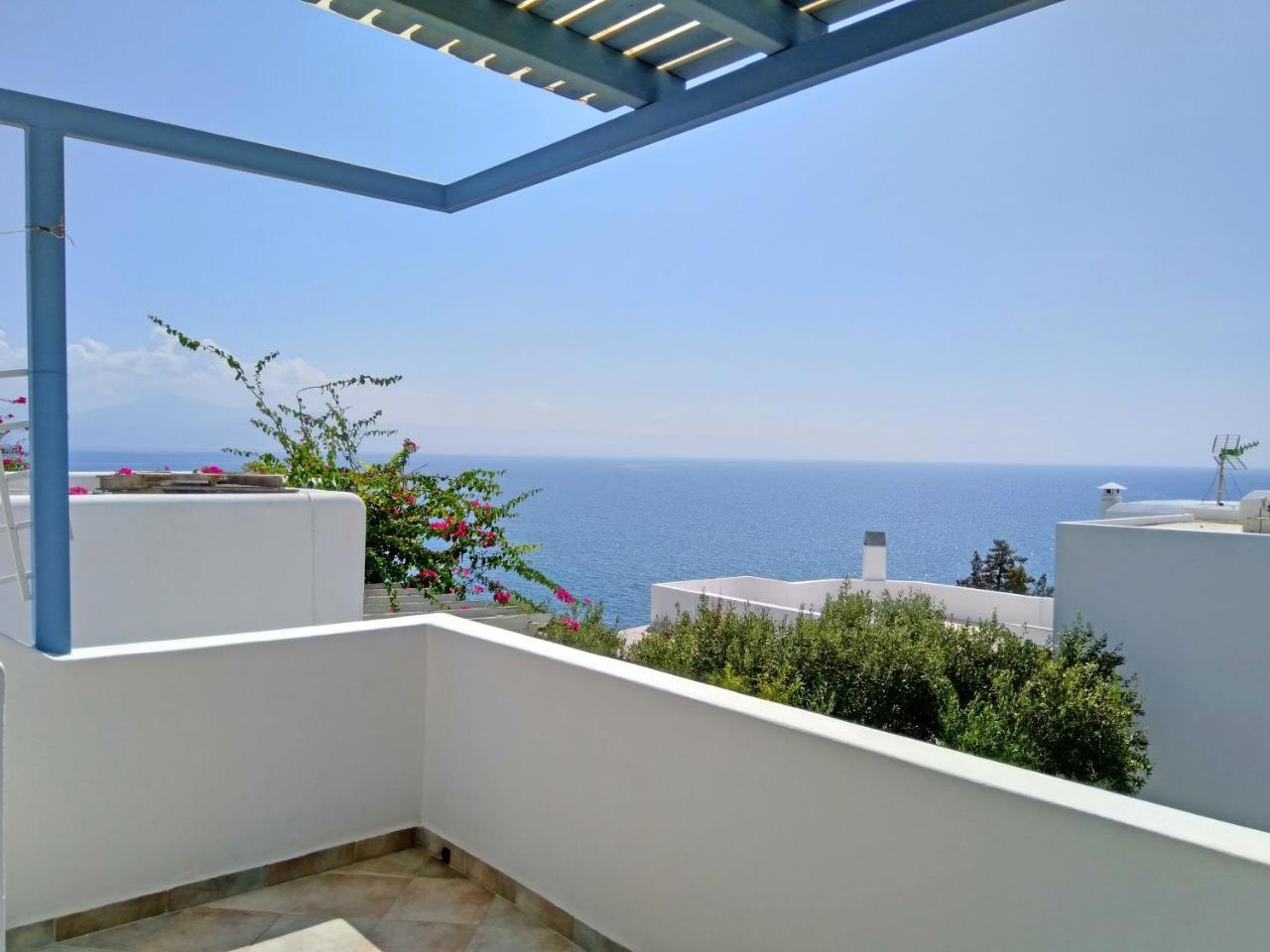 Villa Danae - Seaside Villa With Pool & Hot Tub Piso Livadi Exterior photo
